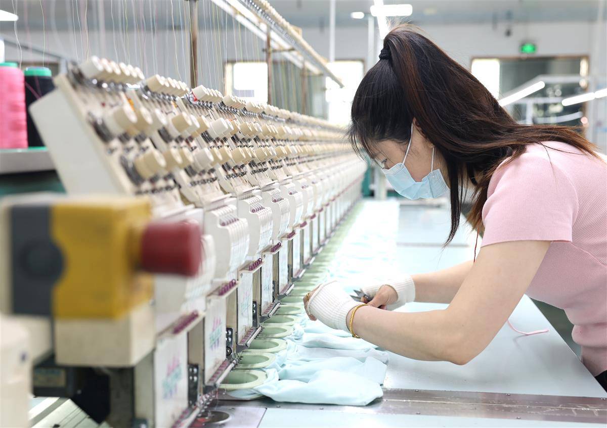 大悟老区纺织产品出口32个国家 江军勇与李杨引领家纺生产新篇章